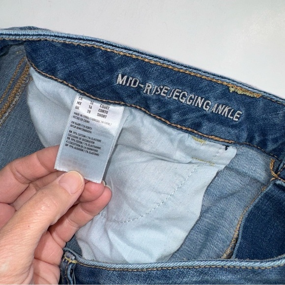 AEO Women’s Mid Rise Jegging Ankle Jean Destructed Size 16 Short - Picture 8 of 17